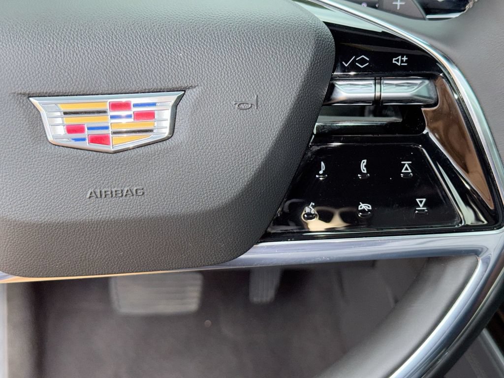 Used 2025 Cadillac Escalade Premium Luxury AWD/4WD image 18