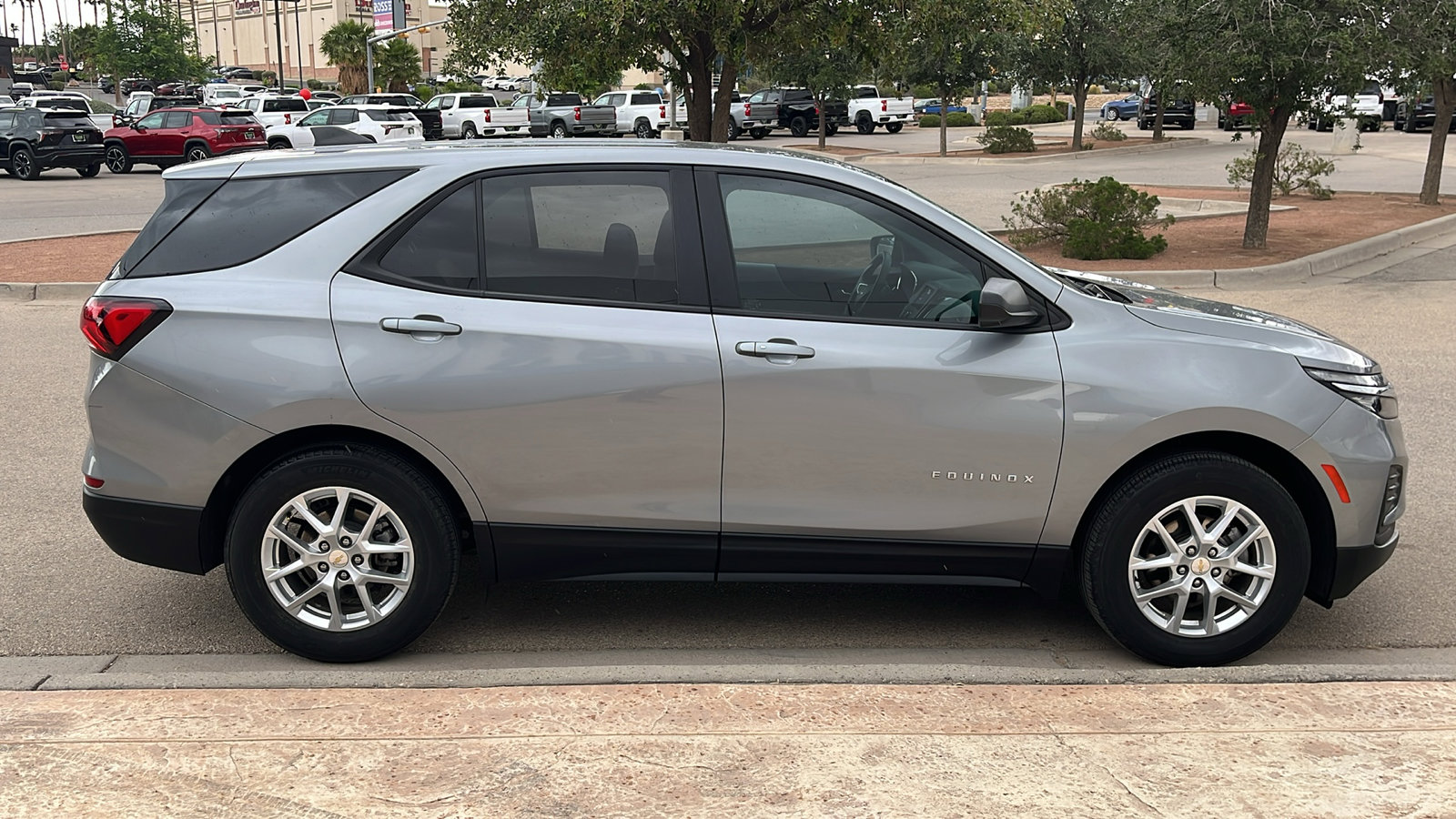 Used 2024 Chevrolet Equinox LS w/ LS Convenience Package FWD image 9