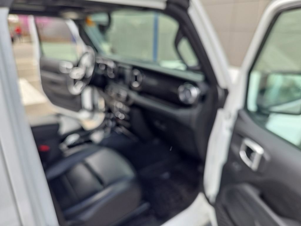 Used 2020 Jeep Wrangler Unlimited Sahara AWD/4WD image 20