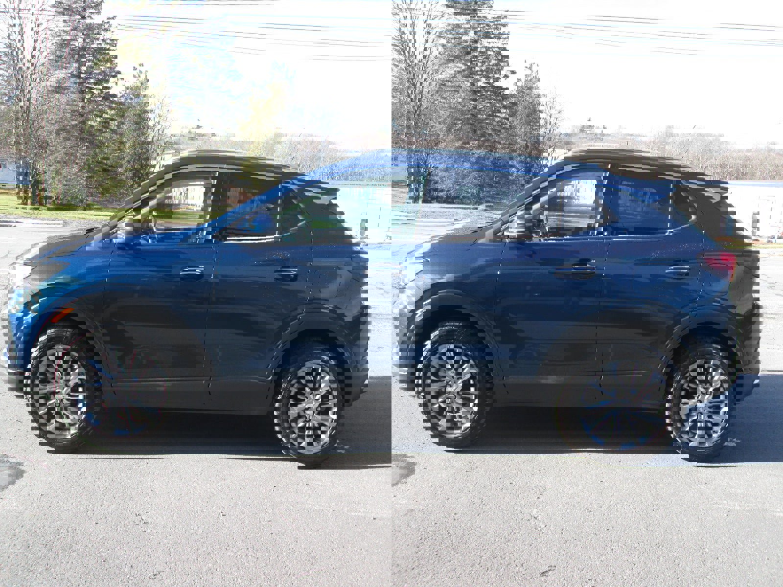 Used 2020 Buick Encore GX Essence w/ Experience Buick Package image 2