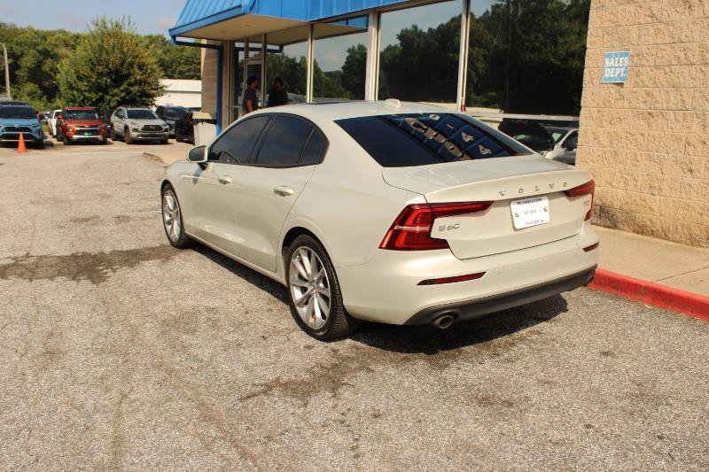 Used 2021 Volvo S60 T5 Momentum w/ Premium Package FWD image 4