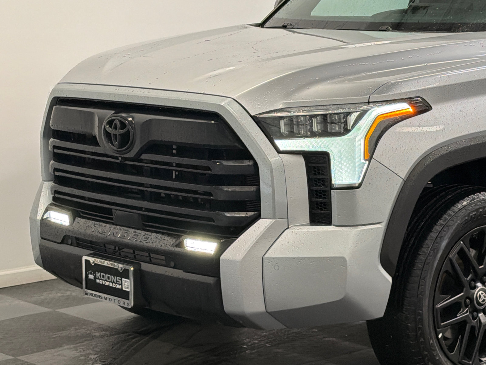Used 2025 Toyota Tundra Limited AWD/4WD image 2