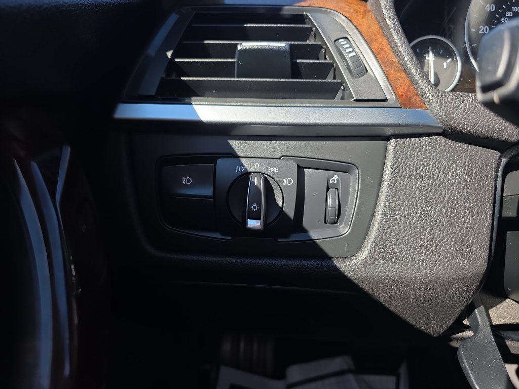 Used 2015 BMW 328i xDrive Sedan AWD/4WD image 41