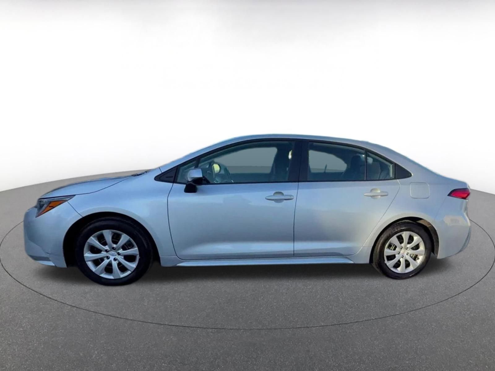 Used 2025 Toyota Corolla LE image 9