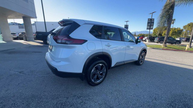 Used 2025 Nissan Rogue SV image 8