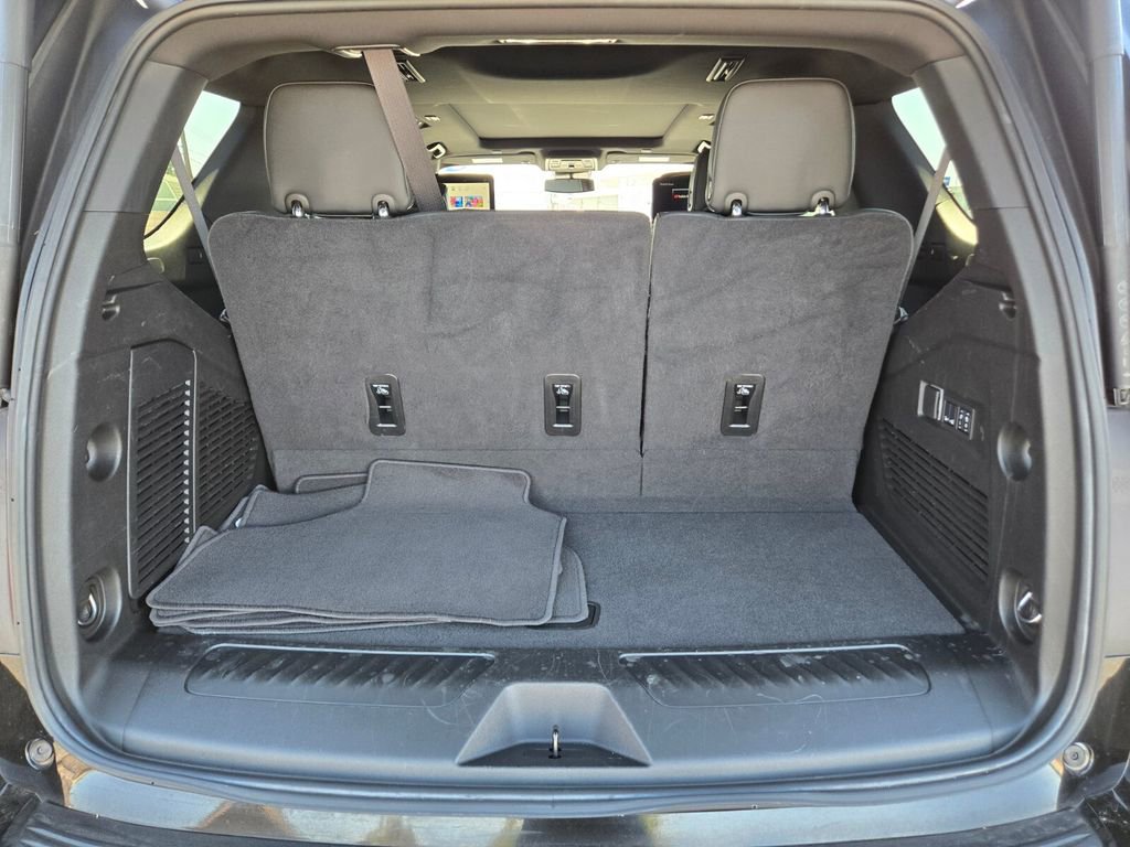 Used 2024 GMC Yukon SLT w/ SLT Premium Package AWD/4WD image 15