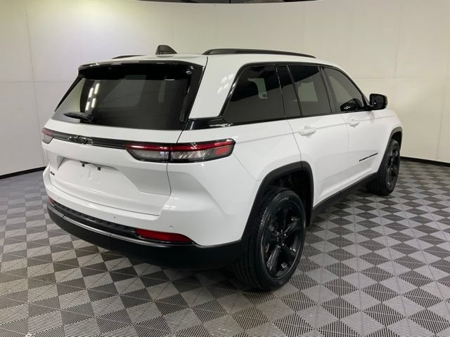 Used 2023 Jeep Grand Cherokee Altitude AWD/4WD image 8