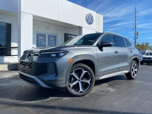 New 2025 Volkswagen Tiguan SE