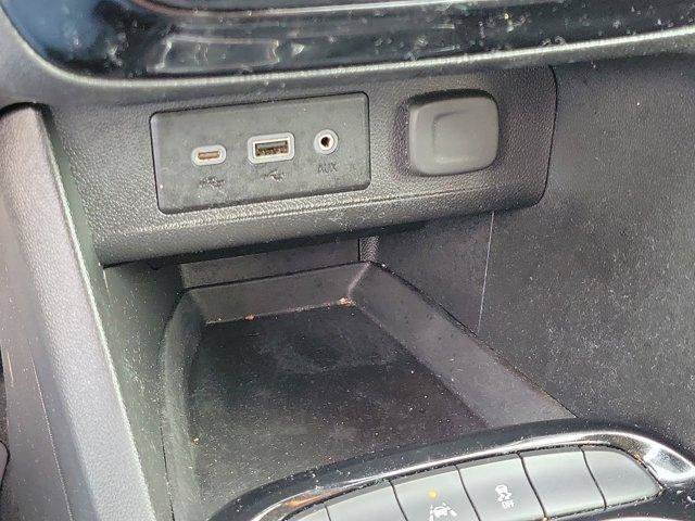 Used 2021 Buick Encore GX Preferred w/ Cold Weather Comfort Package FWD image 29
