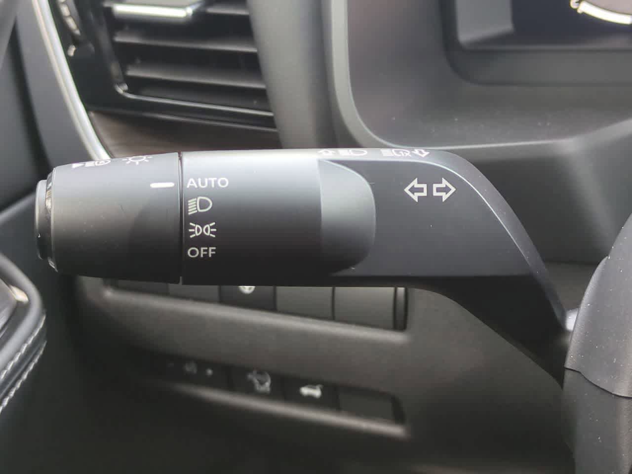 Used 2025 Nissan Rogue Platinum FWD image 28
