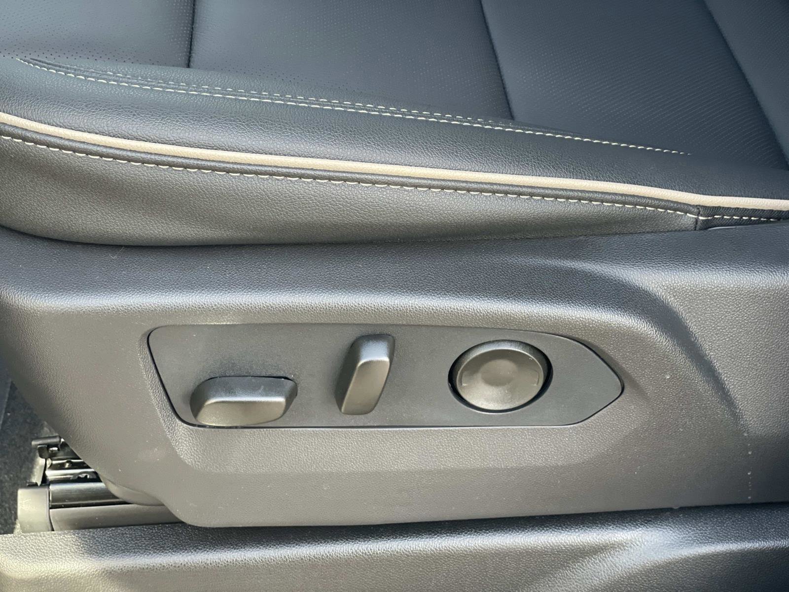 New 2026 GMC Yukon XL Elevation image 20