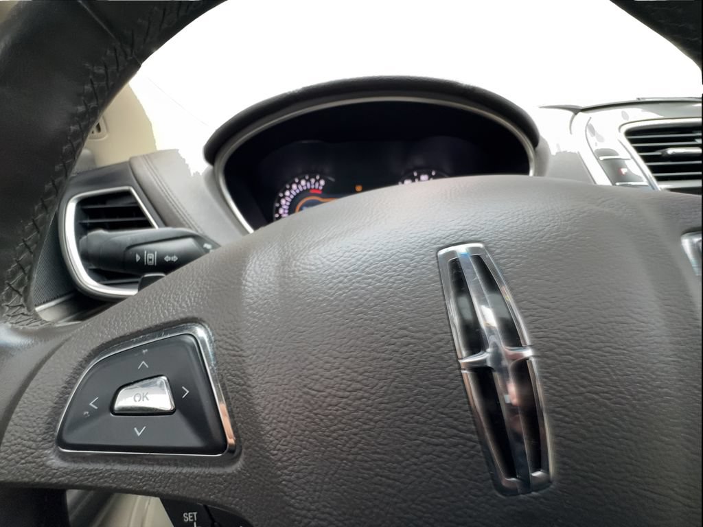 Used 2017 Lincoln MKX Reserve w/ Driver Assistance Package AWD/4WD image 42