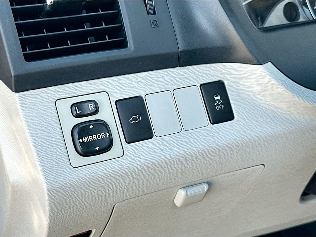 Used 2012 Toyota Venza LE image 10