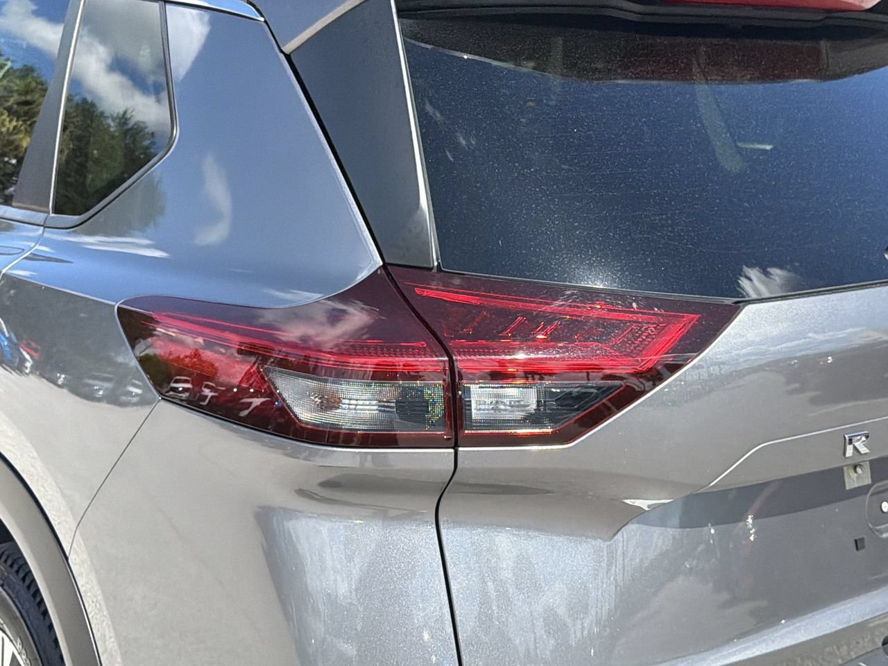 Used 2023 Nissan Rogue SV FWD image 7