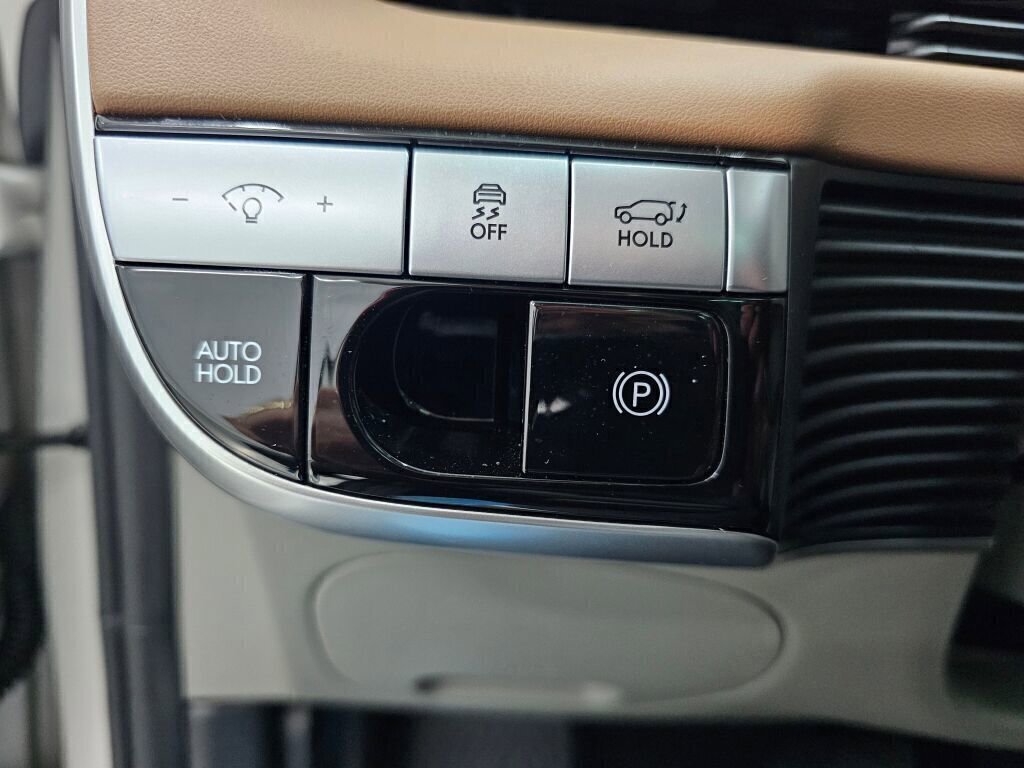 Used 2024 Hyundai Ioniq 5 Limited image 30
