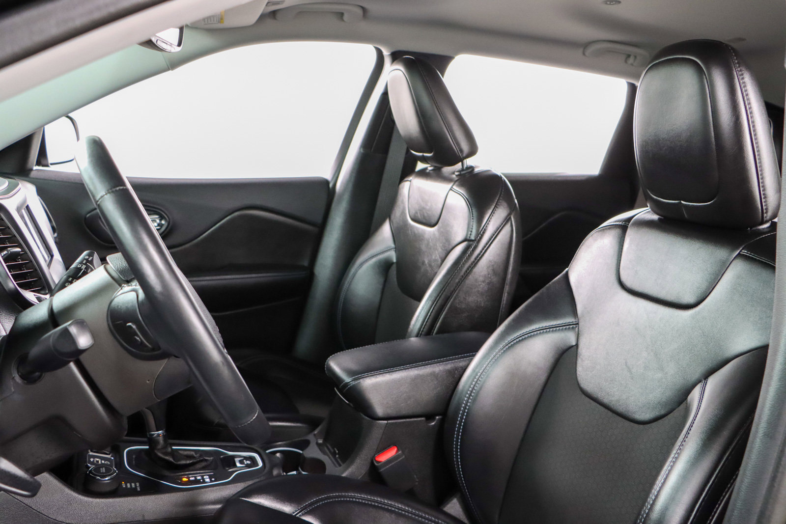 Used 2019 Jeep Cherokee Latitude Plus w/ Comfort/Convenience Group image 23