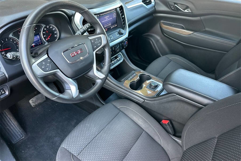 Used 2022 GMC Acadia SLE image 10