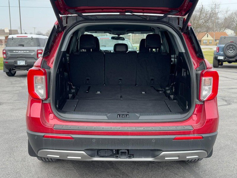 Used 2023 Ford Explorer XLT w/ Equipment Group 202A image 5