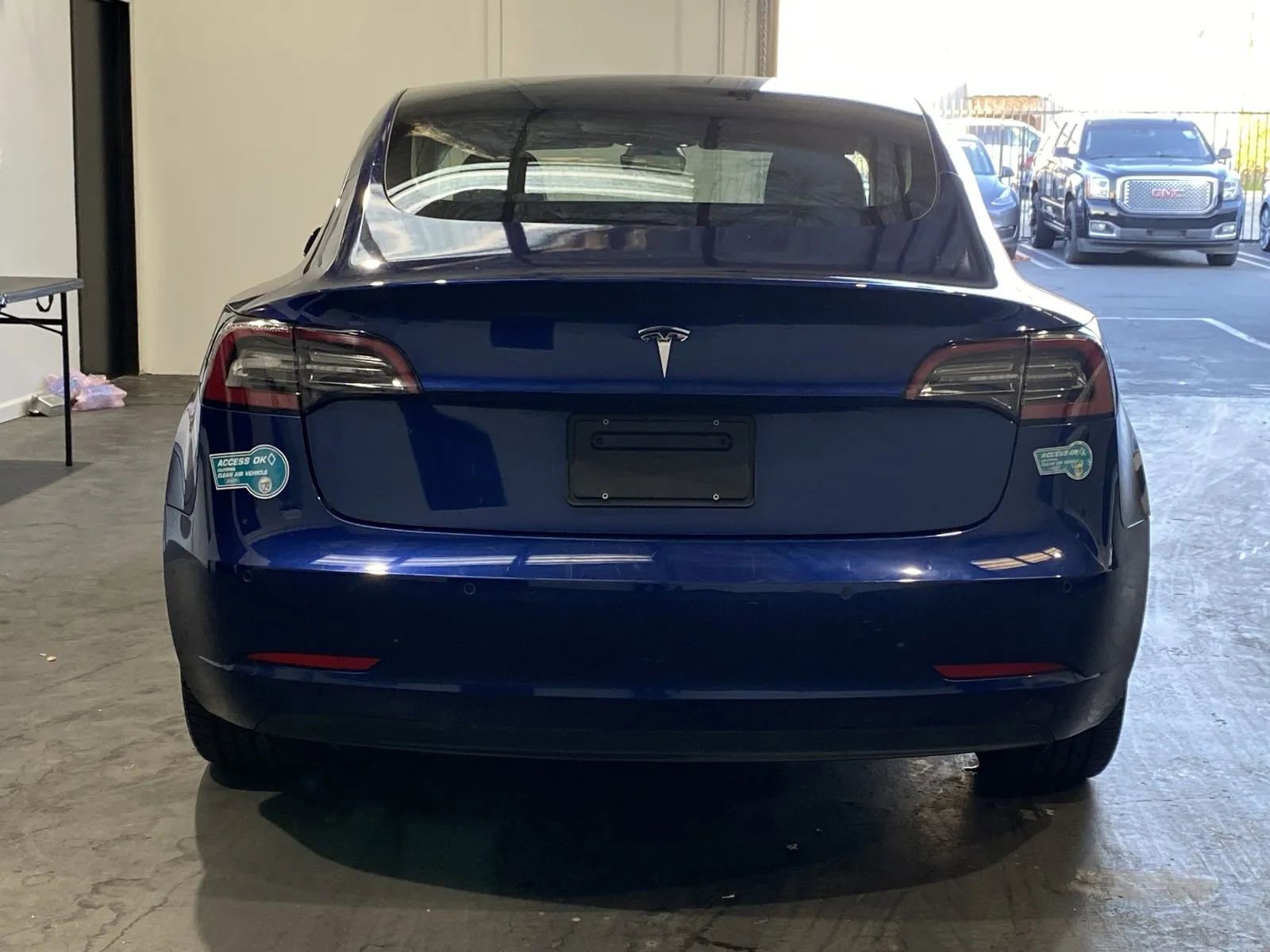 Used 2020 Tesla Model 3 Standard Range Plus image 3