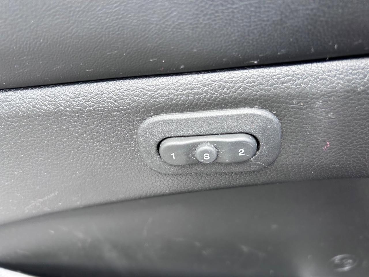 Used 2022 Jeep Grand Cherokee Limited image 21