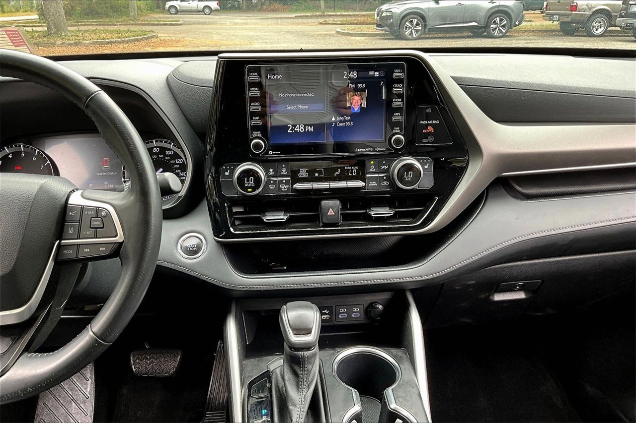 Used 2022 Toyota Highlander XLE image 9