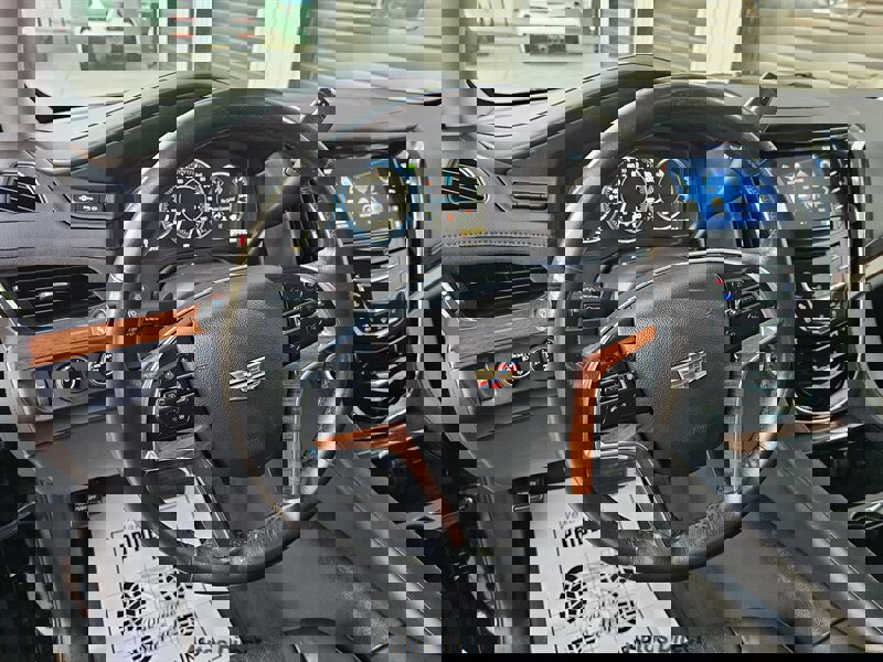 Used 2015 Cadillac Escalade Luxury AWD/4WD image 26