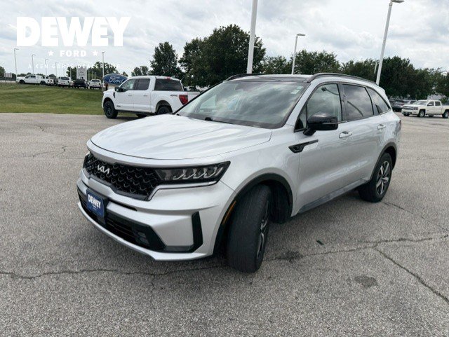 Used 2022 Kia Sorento EX w/ Panoramic Sunroof Package FWD image 3