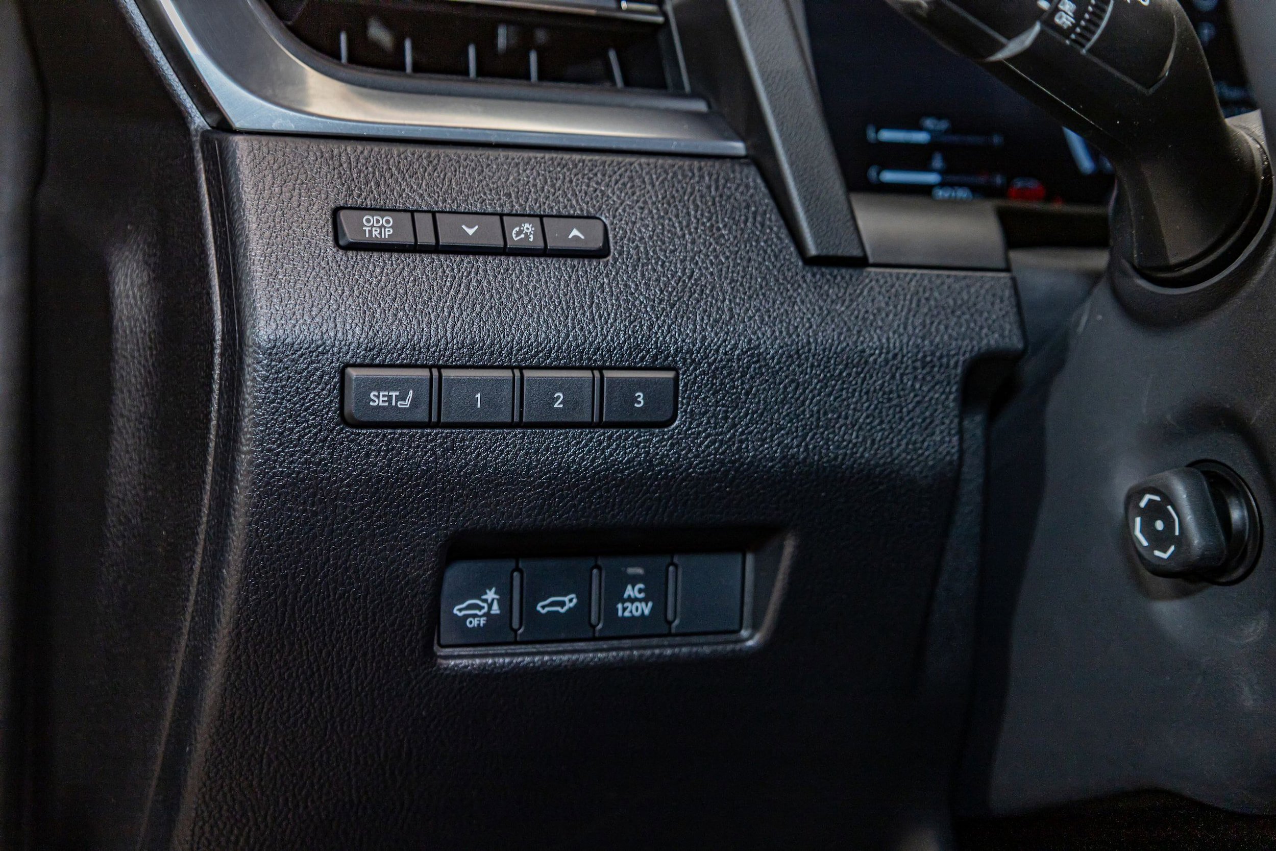Used 2025 Lexus GX 550 w/ Accessory Package (2T) AWD/4WD image 18