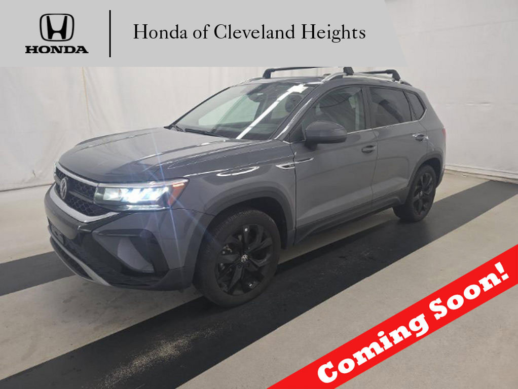 Used 2023 Volkswagen Taos SE w/ Panoramic Sunroof Package AWD/4WD image 1