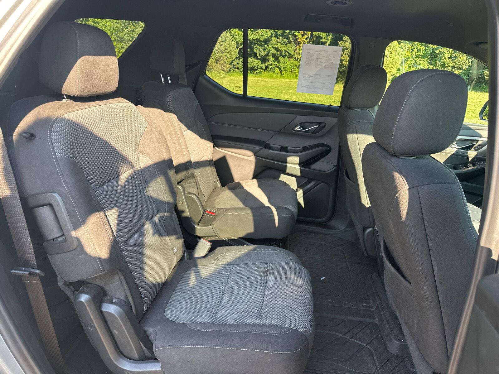 Used 2023 Chevrolet Traverse LT AWD/4WD image 23