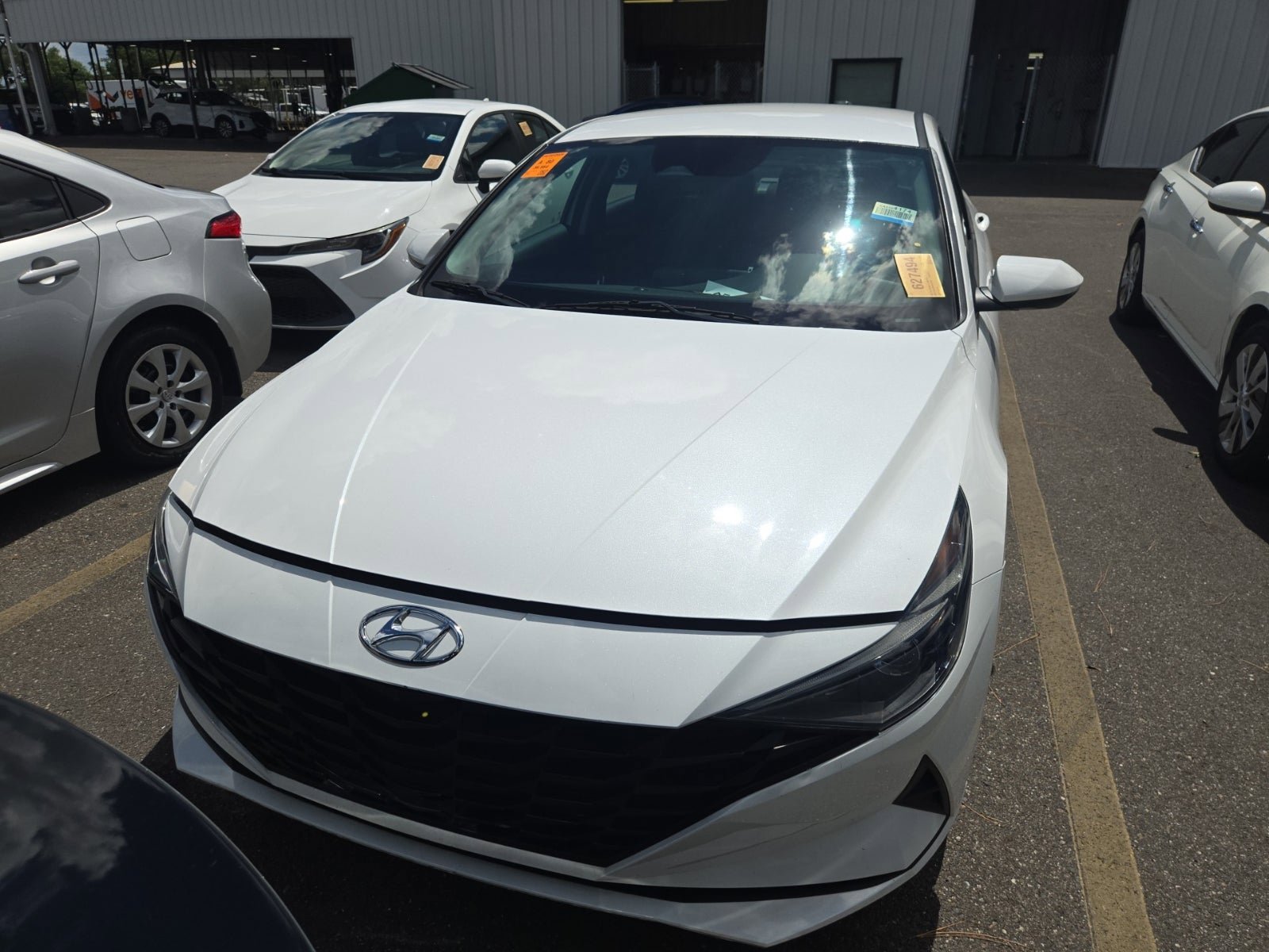 Used 2022 Hyundai Elantra SE FWD image 2