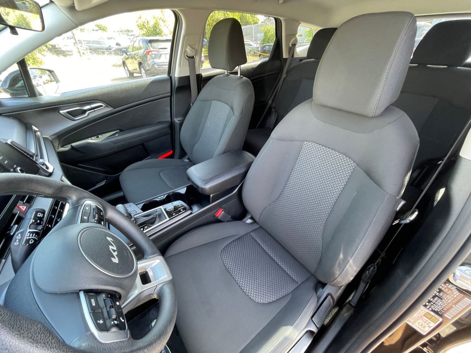 Used 2025 Kia Sportage LX FWD image 35