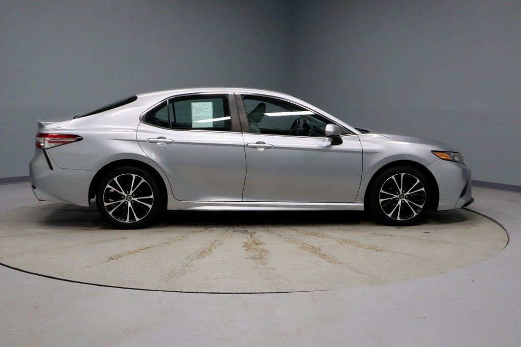 Used 2018 Toyota Camry SE image 12