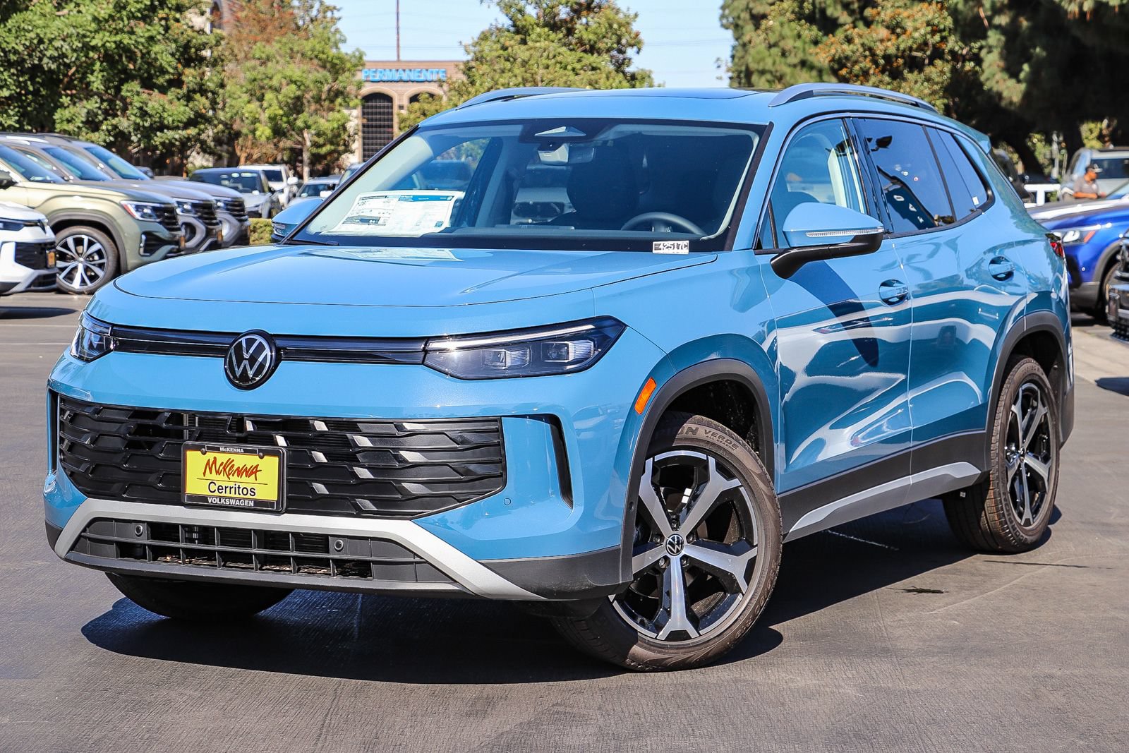 New 2026 Volkswagen Tiguan SE FWD image 1