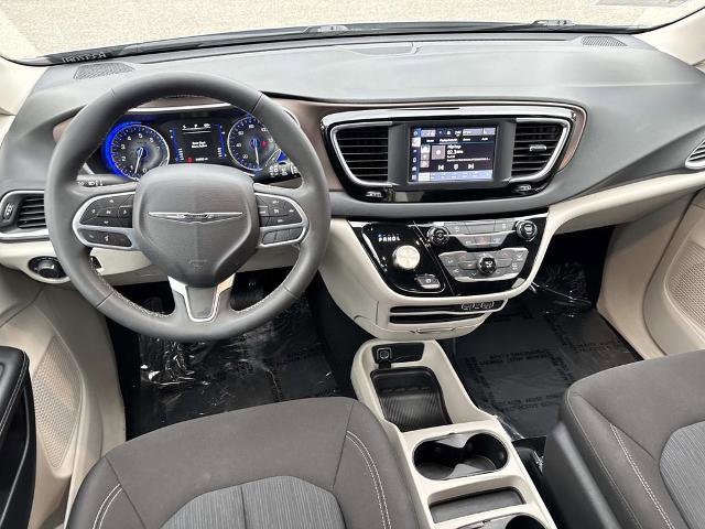 Used 2023 Chrysler Voyager LX image 11