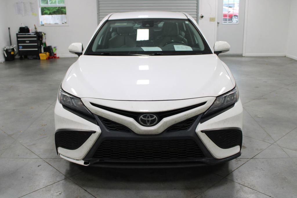 Used 2022 Toyota Camry SE FWD image 3