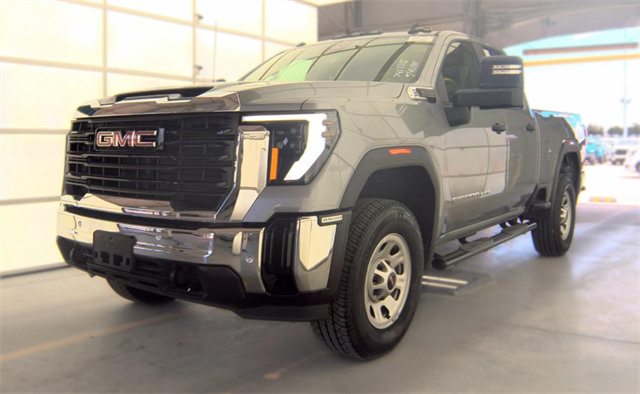 Used 2025 GMC Sierra 2500 Pro w/ 1SA Pro Safety Plus Package AWD/4WD image 1