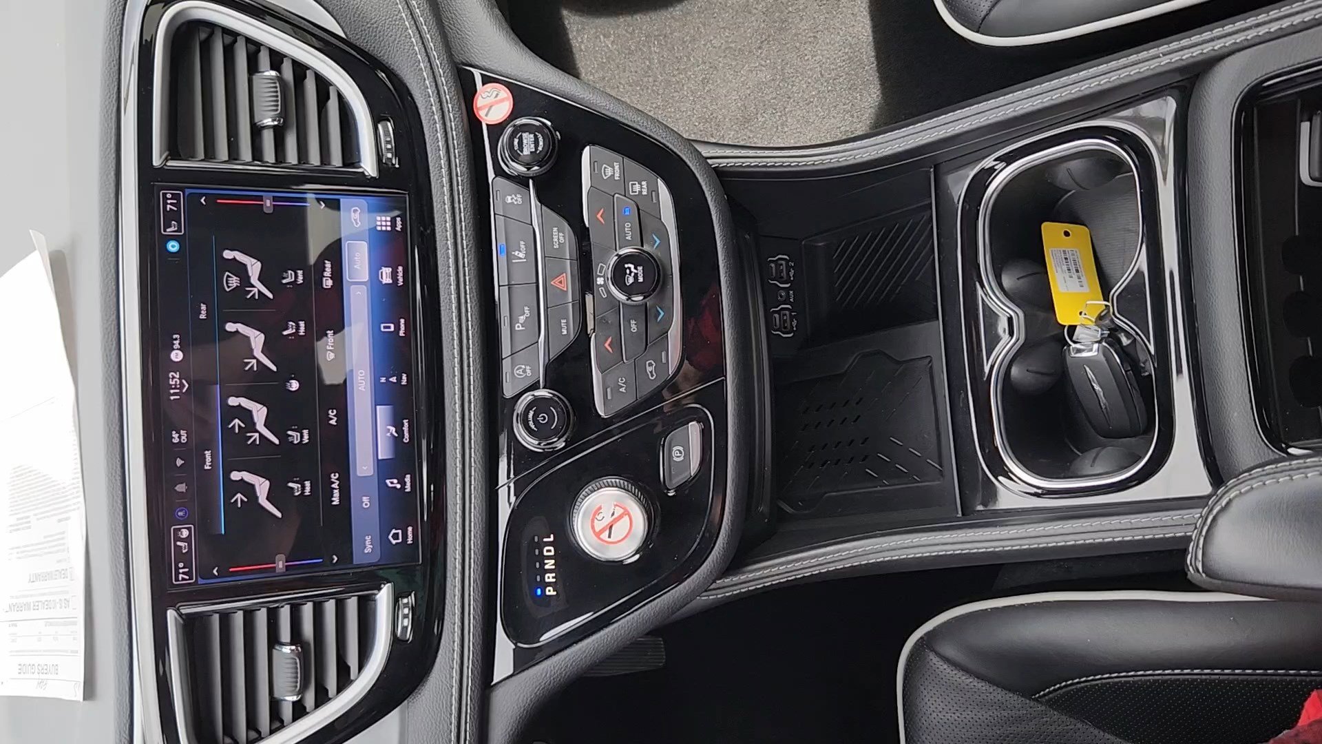 Used 2025 Chrysler Pacifica Limited image 16