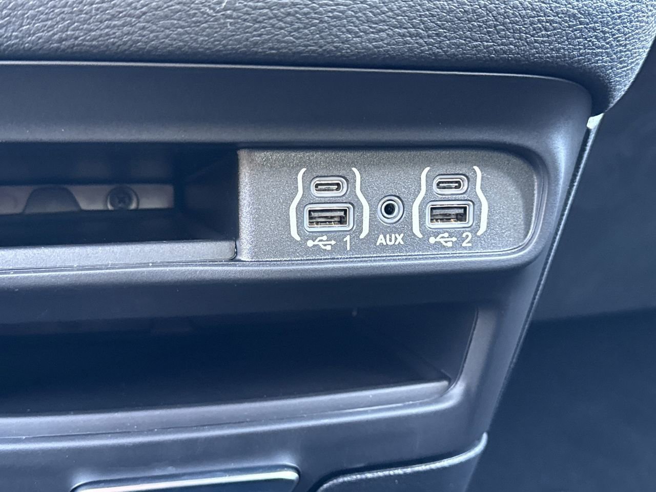 New 2025 Chrysler Pacifica Select image 8