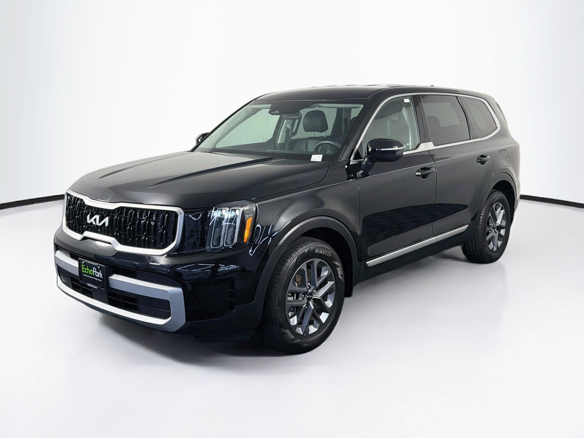 Used 2025 Kia Telluride LX FWD image 3