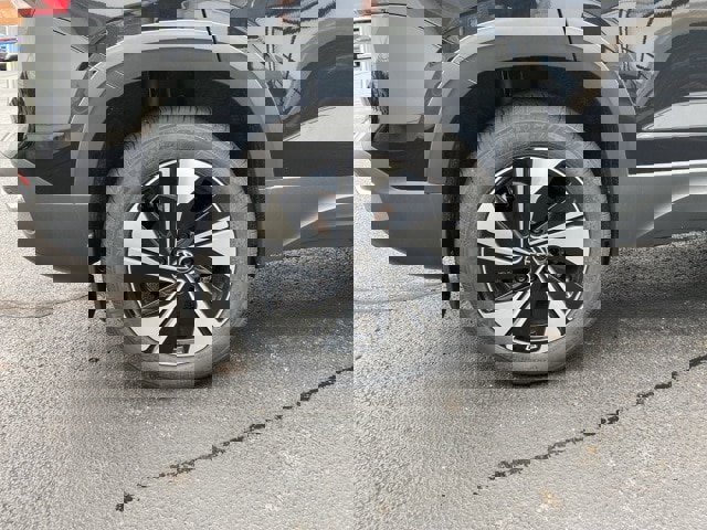 New 2024 Volkswagen Taos SE image 23