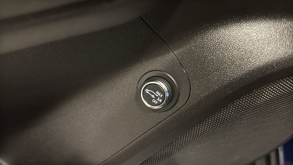 Used 2023 GMC Acadia AT4 w/ Technology Package image 24