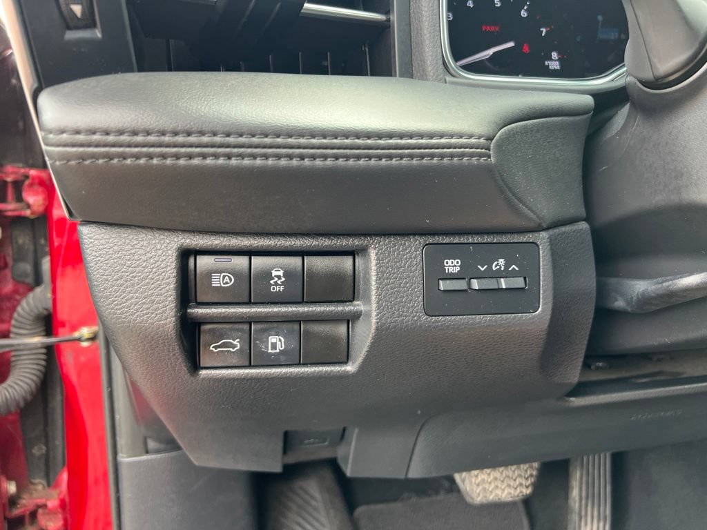 Used 2022 Toyota Avalon XLE w/ Moonroof Package FWD image 16