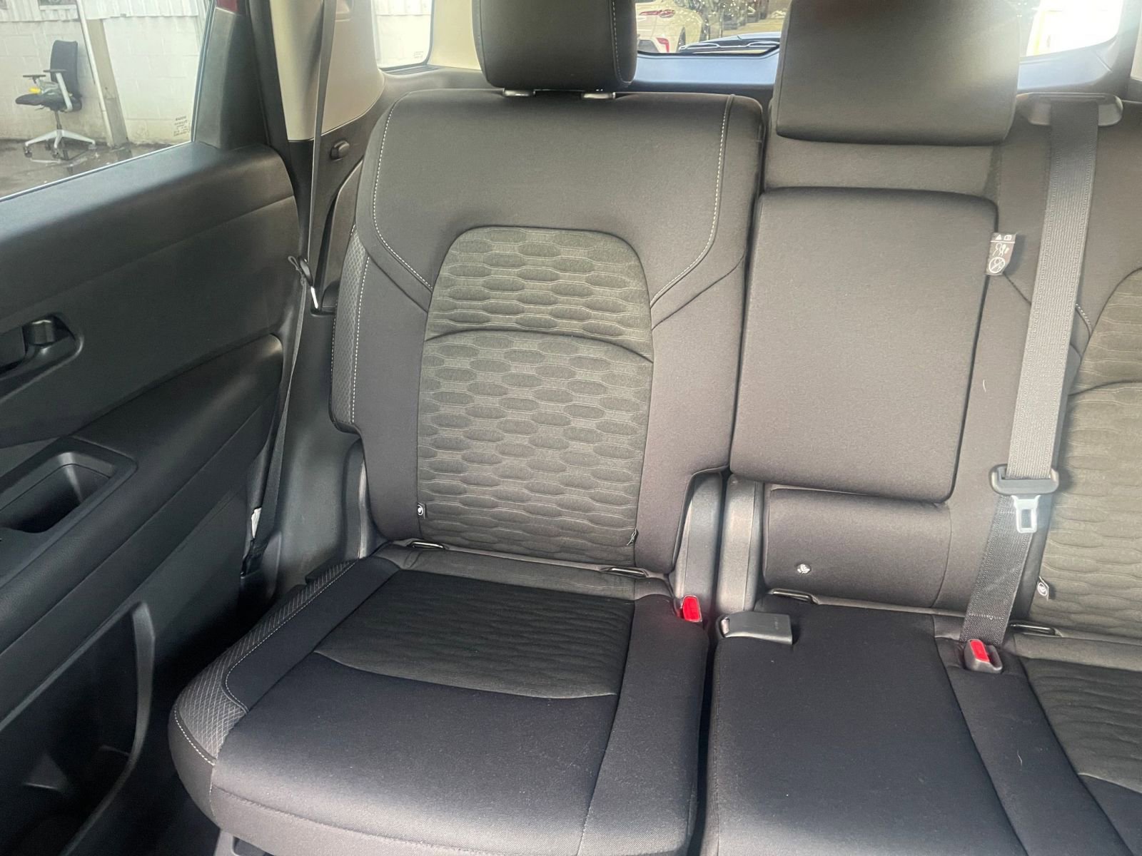 Used 2025 Nissan Pathfinder SV image 41