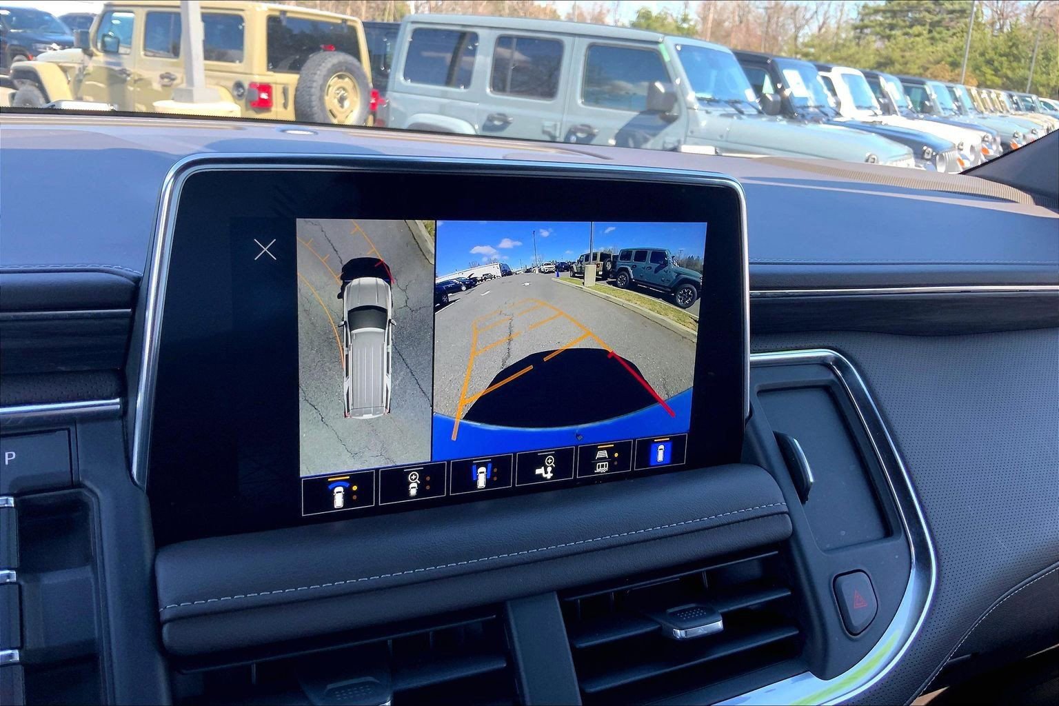 Used 2022 GMC Yukon SLT w/ SLT Premium Package image 28