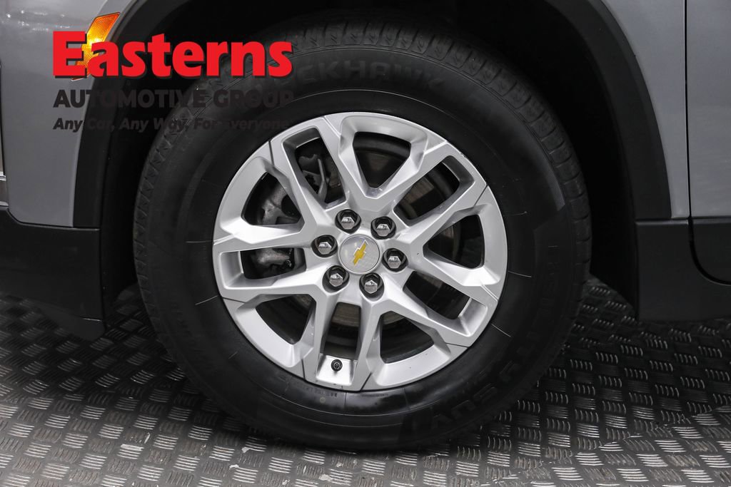 Used 2023 Chevrolet Traverse LS w/ Safety Package image 33