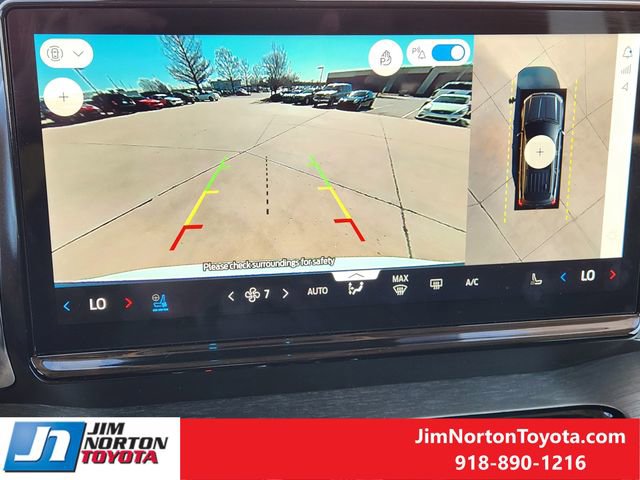 Used 2025 Ford Expedition Platinum image 19