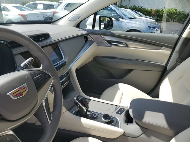 Certified 2023 Cadillac XT5 Premium Luxury w/ LPO, Premium Carpet Package FWD image 23