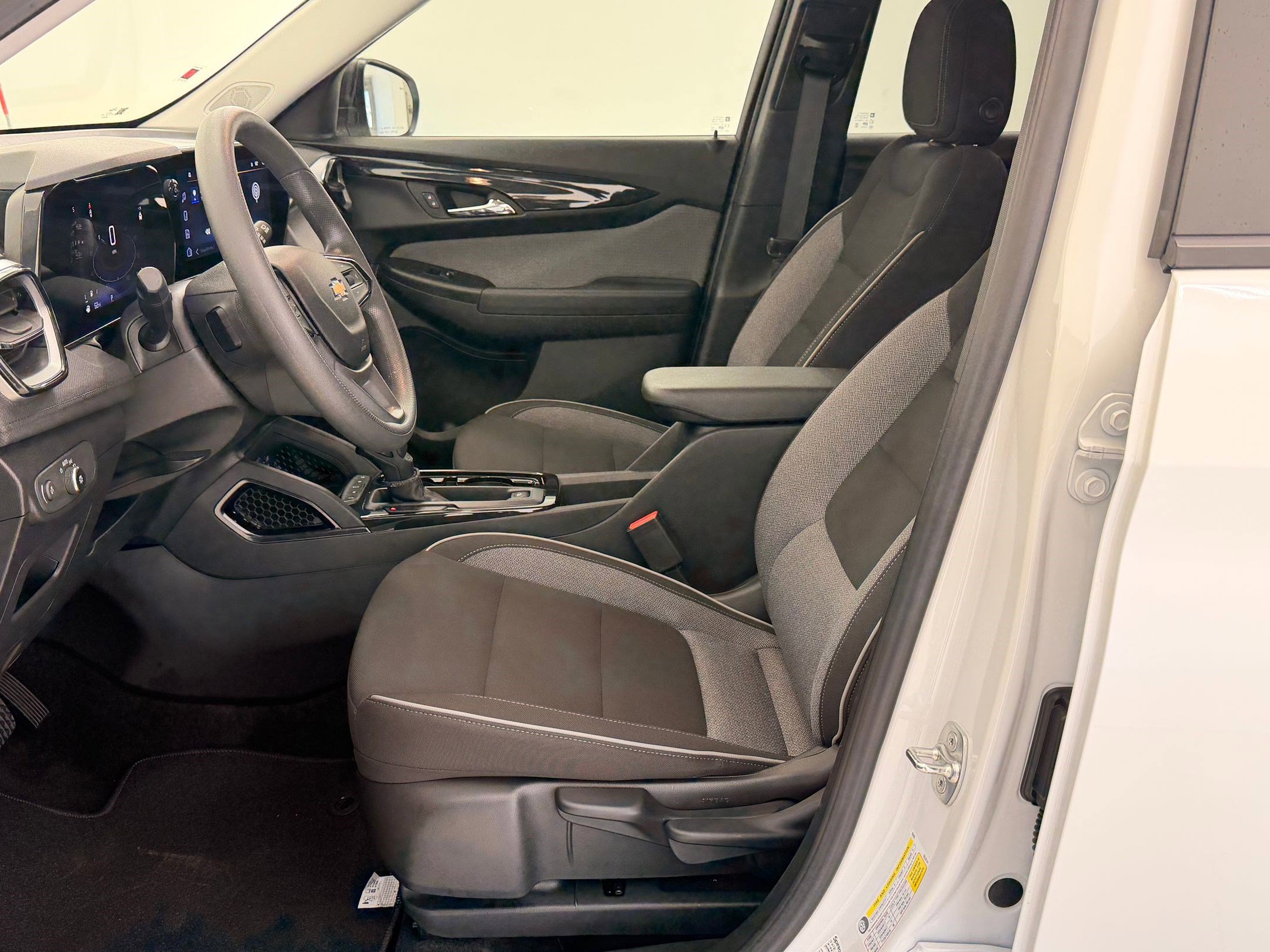 Used 2024 Chevrolet TrailBlazer LS w/ LS Convenience Package image 5