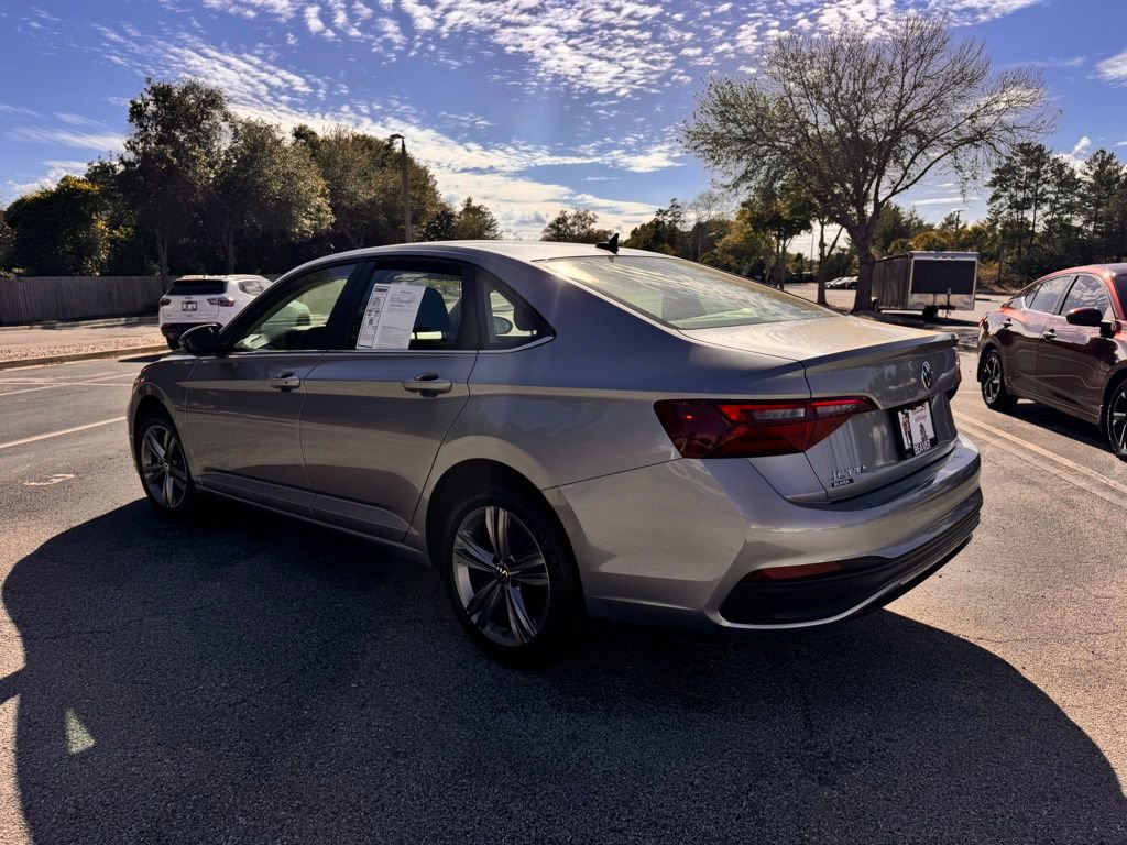 Used 2024 Volkswagen Jetta SE FWD image 6
